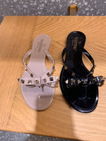 Jelly thong sandals with bow